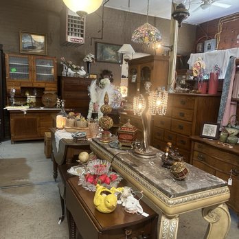 The Station Smithton - Antiques Near Me - Smithton, Missouri The Station Smithton - Antiques Near Me - Smithton, Missouri