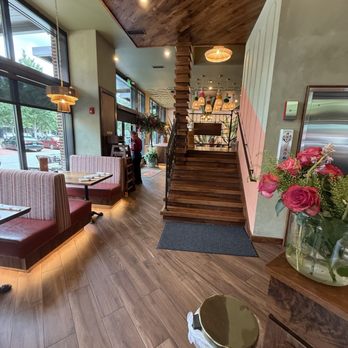 Gustavo's Mexican Grill, Norton Commons - Stairs to upper level - Mexican Near Me - Prospect, Kentucky Gustavo's Mexican Grill, Norton Commons - Stairs to upper level - Mexican Near Me - Prospect, Kentucky