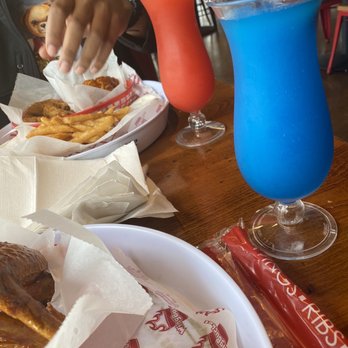 WingBucket - Their Mac was eh. I actually didn't catch that they brought me mac instead of my fries. - Chicken Wings Near Me - Arlington, Texas