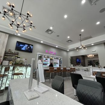 Tipsy Salonbar - Beautiful space - Hair Salons Near Me - Dania Beach, Florida Tipsy Salonbar - Beautiful space - Hair Salons Near Me - Dania Beach, Florida
