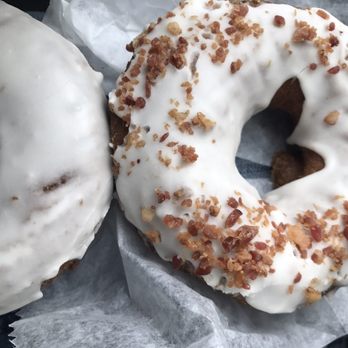 Ellesons Bakery - Bakeries Near Me - Sycamore, Illinois