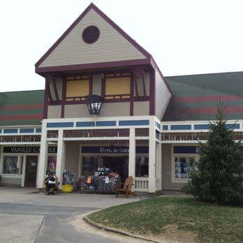 Settlers Green - Brooks tone - Shopping Centers Near Me - North Conway, New Hampshire
