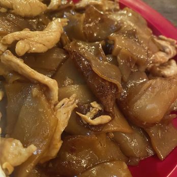 Sweet Basil - Pad see ew - Thai Near Me - Franklin, Wisconsin