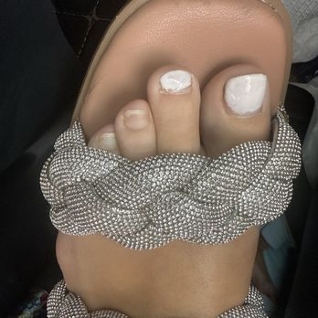Ann's Spa Nail Lounge - I've been missing the three toes gel polish since the first week of service and you can see that it was applied sloppy and fast. - Nail Salons Near Me - Bradenton, Florida
