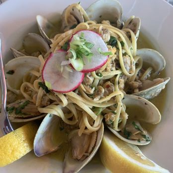 The Barn - Littlenecks and linguini - New American Near Me - Block Island, Rhode Island