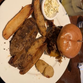 Smokey Bones Ronkonkoma - BBQ Burger - American Near Me - Ronkonkoma, New York