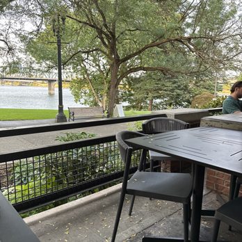 King Tide Fish and Shell - Lots of outdoor seating - Seafood Near Me - Portland, Oregon King Tide Fish and Shell - Lots of outdoor seating - Seafood Near Me - Portland, Oregon