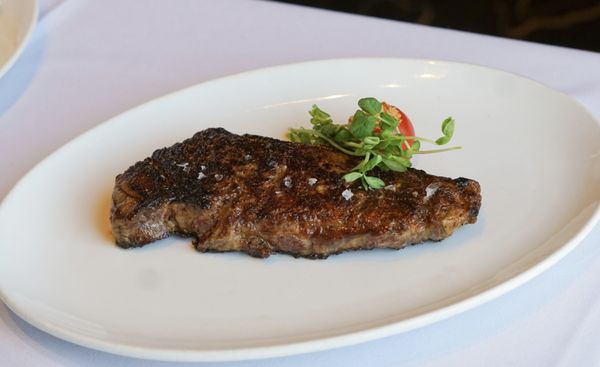 Hank's Fine Steaks & Martinis by null