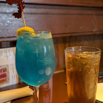 Red Lobster - Blue Dream Sangria and Iced Tea - Seafood Near Me - Thornhill, Ontario