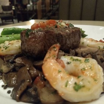 HH Prime - The filet was prepared exactly as I wanted it -- medium rare. Mmm. - American Near Me - Hilton Head Island, South Carolina