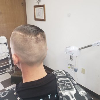Manuel's Barbershop - Looks great - Barbers Near Me