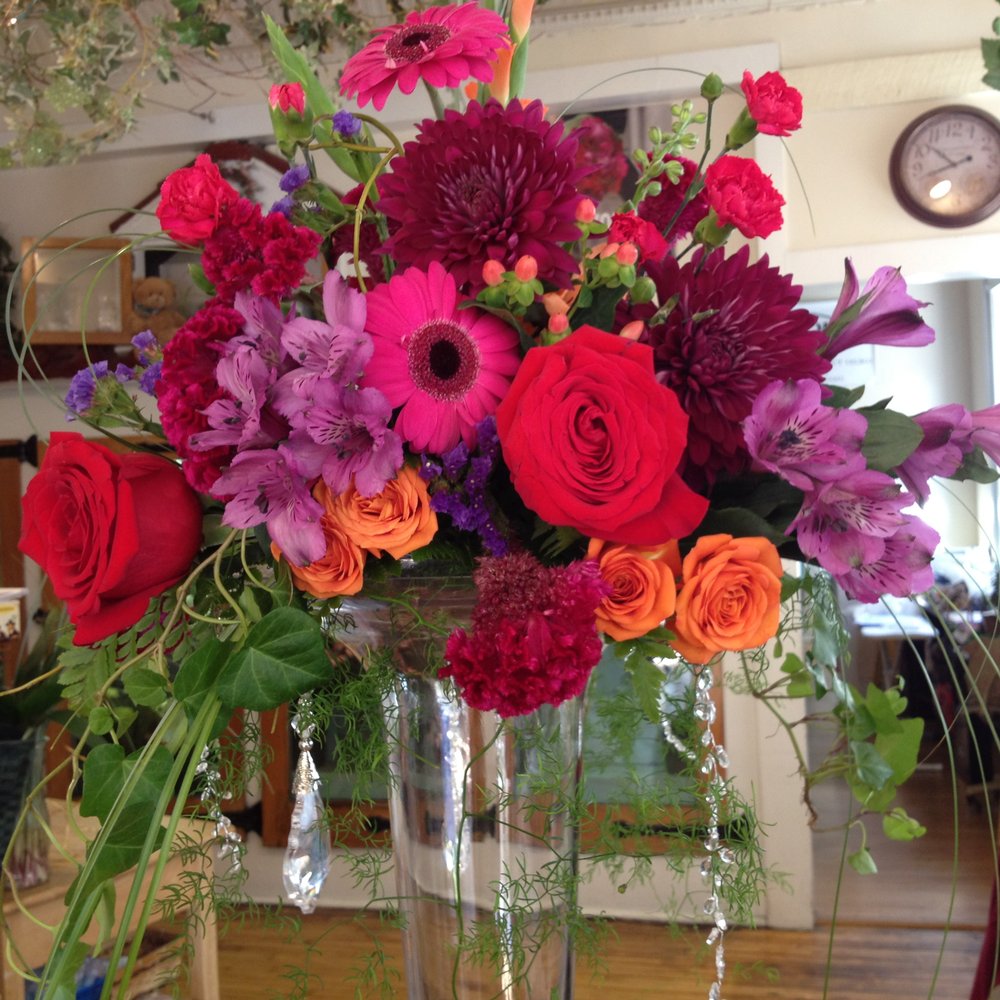 Taylor For Flowers - Initial "trial" centerpiece. - Florists Near Me - Brattleboro, Vermont