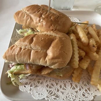 Lola Latin Bistro - Fish Basa sandwich - Latin American Near Me - Metuchen, New Jersey