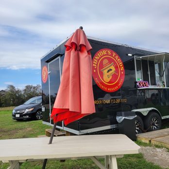 Juniors Tacos - Outside seating area.... - Food Trucks Near Me - Houston, Texas
