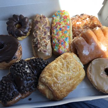 Foster's Donuts - Bakeries Near Me - Thousand Oaks, California Foster's Donuts - Bakeries Near Me - Thousand Oaks, California