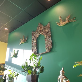 Siri Thai Cuisine - a green wall with a variety of plants - Thai Near Me - Athens, Georgia Siri Thai Cuisine - a green wall with a variety of plants - Thai Near Me - Athens, Georgia