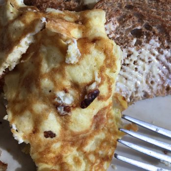 Colonie Diner - Overcooked Brown omelette - Diners Near Me - Albany, New York