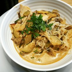 Green Lion - Shirataki mit Chicken und Gemuese. Die Sosse ist gigantisch
