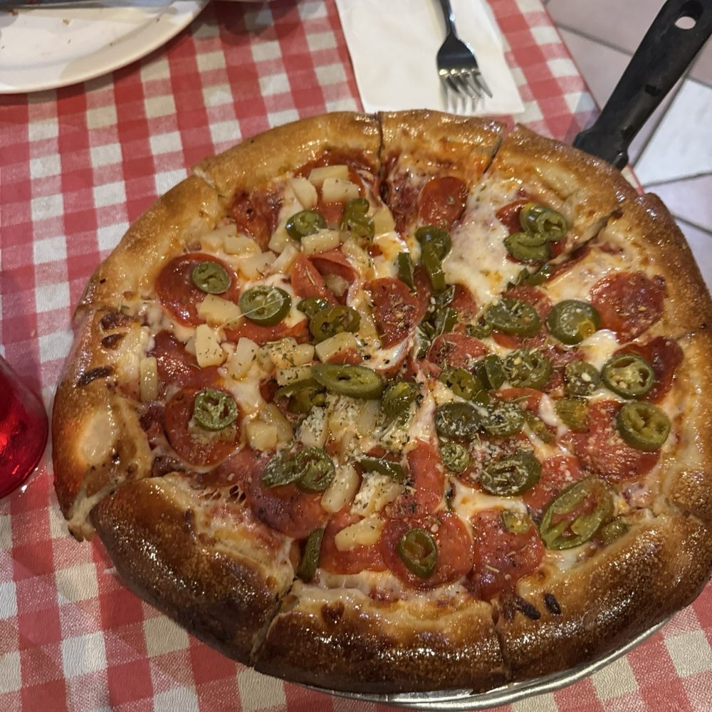 Brick Oven Pizza - Pepperoni pizza with jalapeños and pineapple - Pizza Near Me - Kalaheo, Hawaii Brick Oven Pizza - Pepperoni pizza with jalapeños and pineapple - Pizza Near Me - Kalaheo, Hawaii