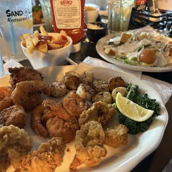 Sandollar Restaurant & Marina - Feasting on delicious seafood - American Near Me - Jacksonville, Florida