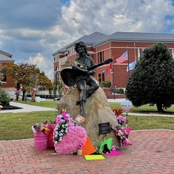Dolly Parton Statue