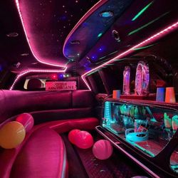Best Limo - Hello welcome to paris .  if you want to visite paris with champagne and Music . please call this number  0033660590131.