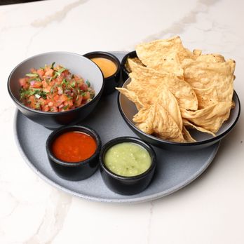 La Santa Taqueria - Pico de Gallo and totopos - Cocktail Bars Near Me - Miami, Florida La Santa Taqueria - Pico de Gallo and totopos - Cocktail Bars Near Me - Miami, Florida