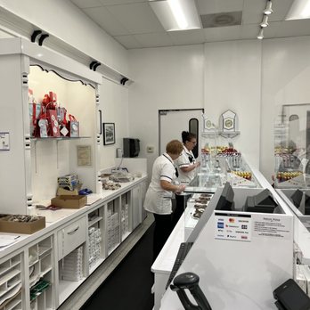 See's Candies - Generous with samples today - Candy Stores Near Me - Las Vegas, Nevada See's Candies - Generous with samples today - Candy Stores Near Me - Las Vegas, Nevada