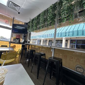 Bread & Breakfast - Burbank - High table seating - Breakfast & Brunch Near Me - Burbank, California