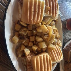The Old Henry - Chicken sliders with hash browns