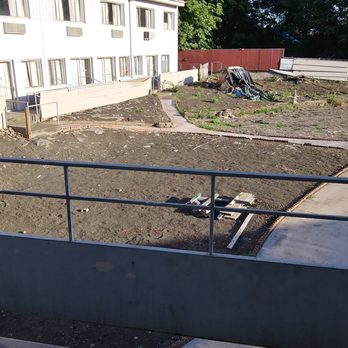 Budget Inn - Hotel grounds - Hotels Near Me - Albany, Oregon