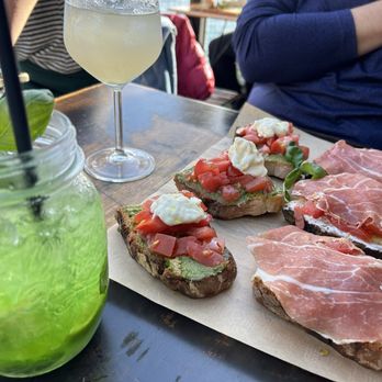 Nessun Dorma - Basilito and bruschetta - Tapas/Small Plates Near Me - Manarola, SP