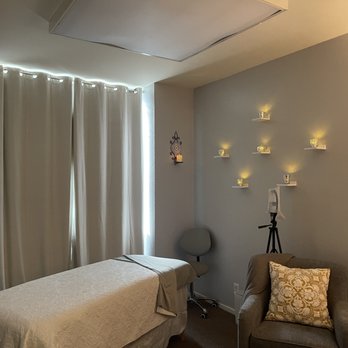 Lymphatic Glow - Treatment room - Massage Therapy Near Me - Ashland, Oregon Lymphatic Glow - Treatment room - Massage Therapy Near Me - Ashland, Oregon