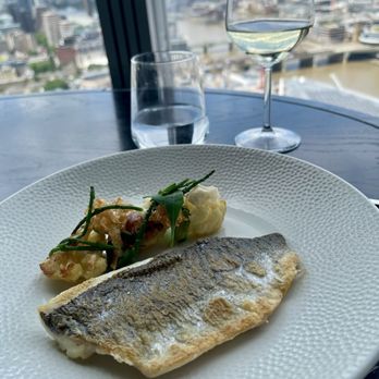 Aqua Shard - Roasted sea bream before they poured the sauce - British Near Me - London, XGL