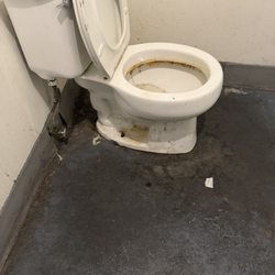 Men's bathroom doesn't lock