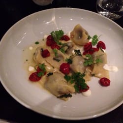 Edsbacka Bistro - Biffragu i tortelliniformat. Vacker och riktigt god! Mild men ändå så fint sammansatta smaker.