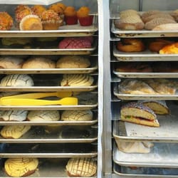 La Hacienda - Another bakery shot.  A great selection here, all looking good AND in a clean, family atmosphere.