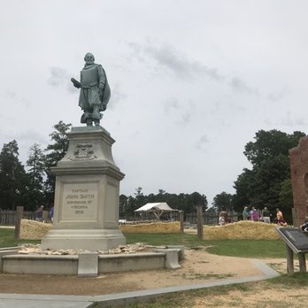 Historic Jamestowne - Statue of John Smith with the recreated 1607 and historic 1609 church in background. - Landmarks & Historical Buildings Near Me - Jamestown, Virginia