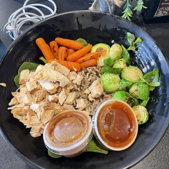 Clean Eatz - a plate of food with vegetables and sauces - Cafes Near Me - Jacksonville, North Carolina Clean Eatz - a plate of food with vegetables and sauces - Cafes Near Me - Jacksonville, North Carolina