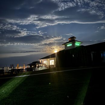 Breakers Resort - The club restaurant - Hotels Near Me - Saint Ignace, Michigan