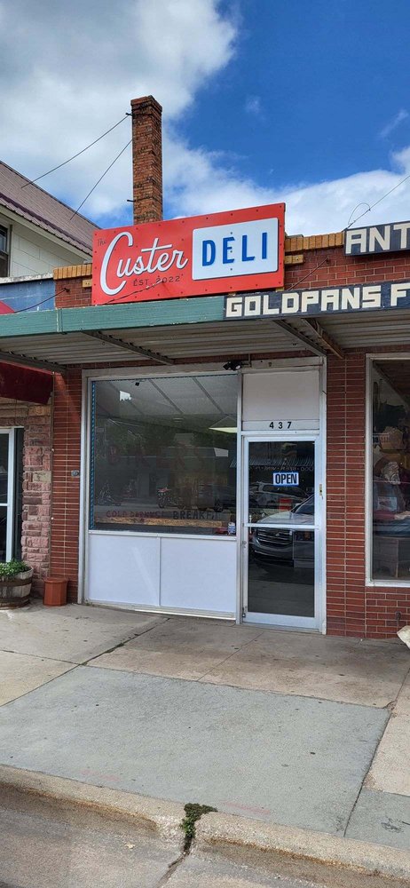 Custer Deli Logo