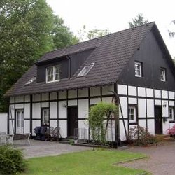 Studentenwohnheim Rheno- Merovingia
