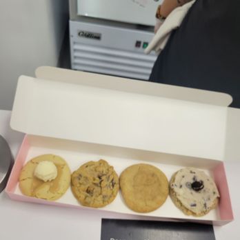 Crumbl - Chelsea - Bakeries Near Me - New York, New York
