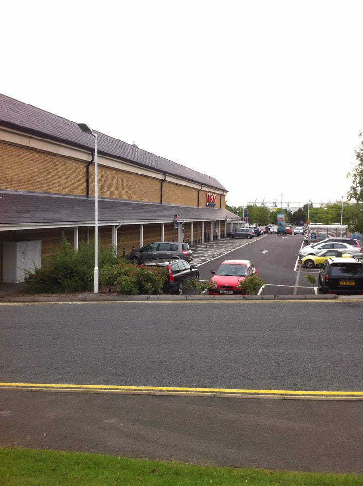 TESCO SUPERSTORE Updated July 2024 13 Reviews 5 Wellington Avenue, Aldershot, Hampshire