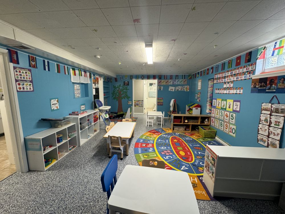 Bilingual Pequenos Exploradores - childcare center in Kent, WA