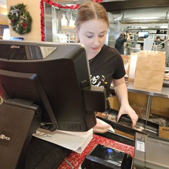 Polly's Pies - Very pleasant employee - American Near Me - Norco, California