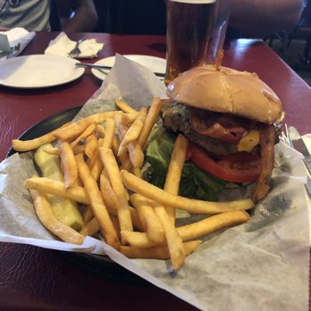 Crow's Nest - Bacon cheeseburger - American Near Me - Ashtabula, Ohio
