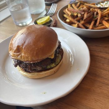 Samuel’s - Bars Near Me - Evansville, Indiana