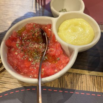 Pelayo Gastro Trinquet - Freshly grated tomato and alioli - Sports Bars Near Me - Valencia, V
