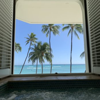 Moana Lani Spa - View from jacuzzi - Day Spas Near Me - Honolulu, Hawaii Moana Lani Spa - View from jacuzzi - Day Spas Near Me - Honolulu, Hawaii